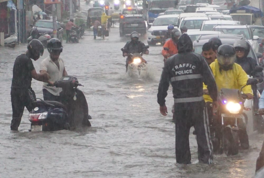 Dehradun Heavy Rainfall Waterlogging in city many Colony Vehicles Drown on Road Photos