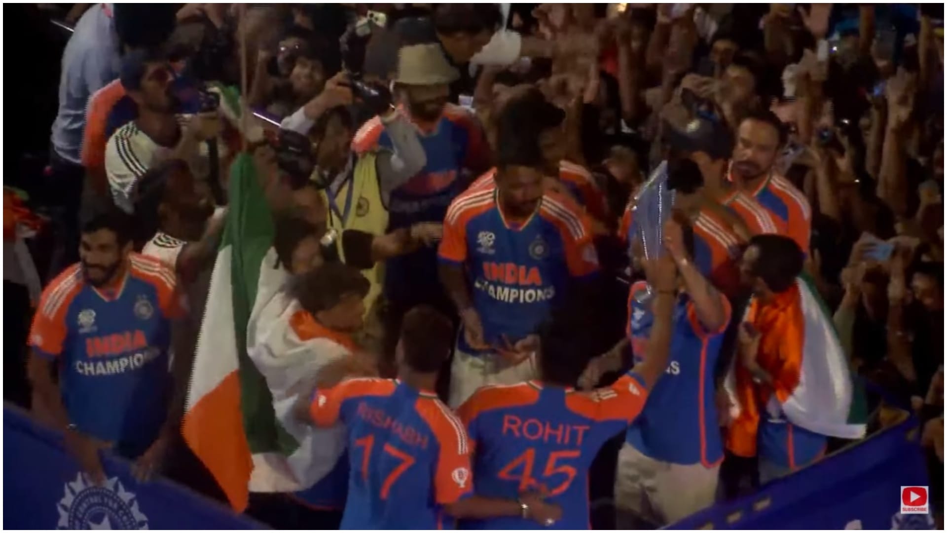 VIDEO: Rohit Sharma, Virat Kohli 'bromance' in victory parade, fans cheered lifted trophy, Watch Video