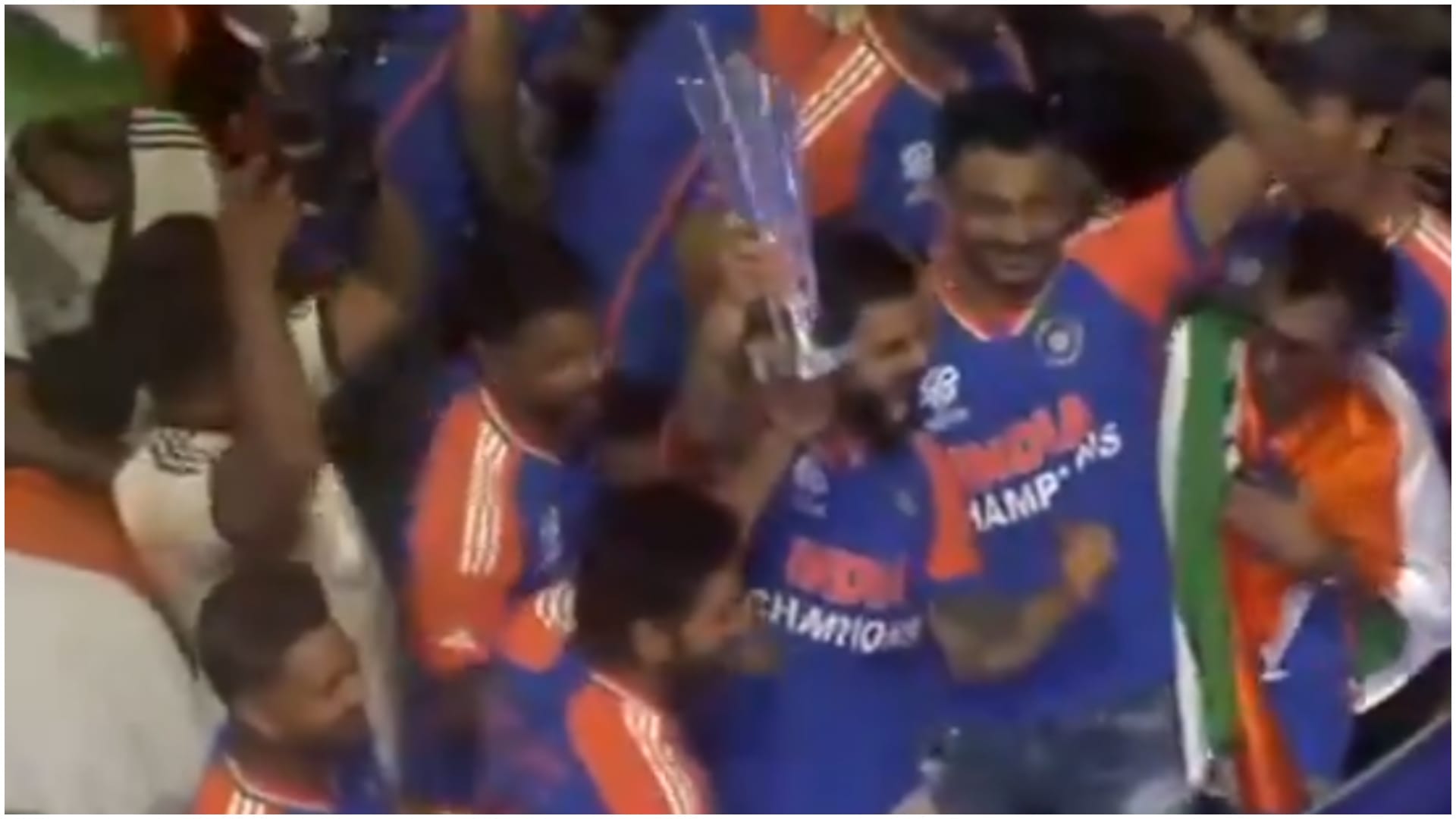 VIDEO: Rohit Sharma, Virat Kohli 'bromance' in victory parade, fans cheered lifted trophy, Watch Video