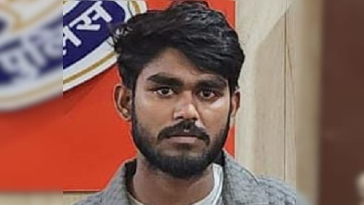 UP Crime Police kept siege 25 thousand bounty surrendered in court three constable suspended