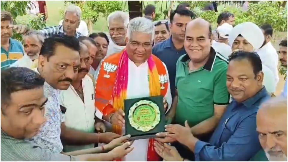 Alwar News: Tree plantation campaign started in Alwar, Union Minister Bhupendra Yadav planted saplings.