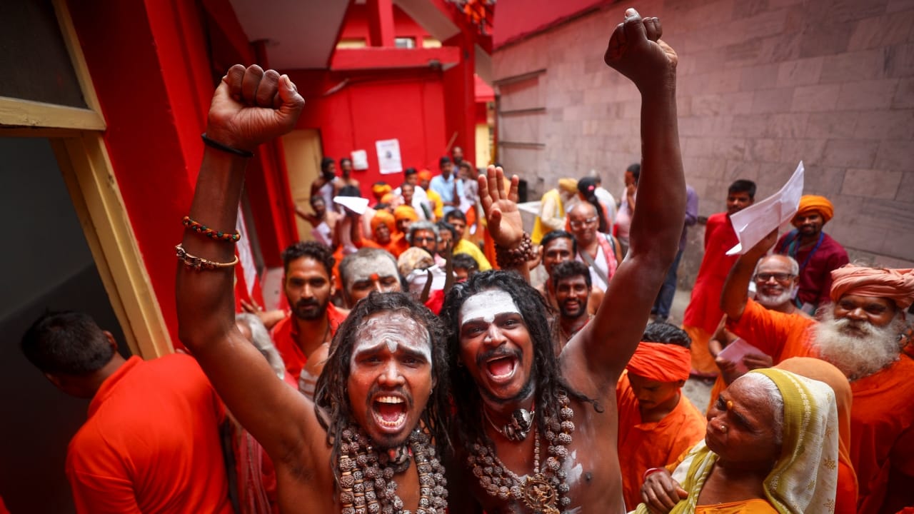 Another batch of pilgrims leaves for Amarnath yatra shrine jammu kashmir