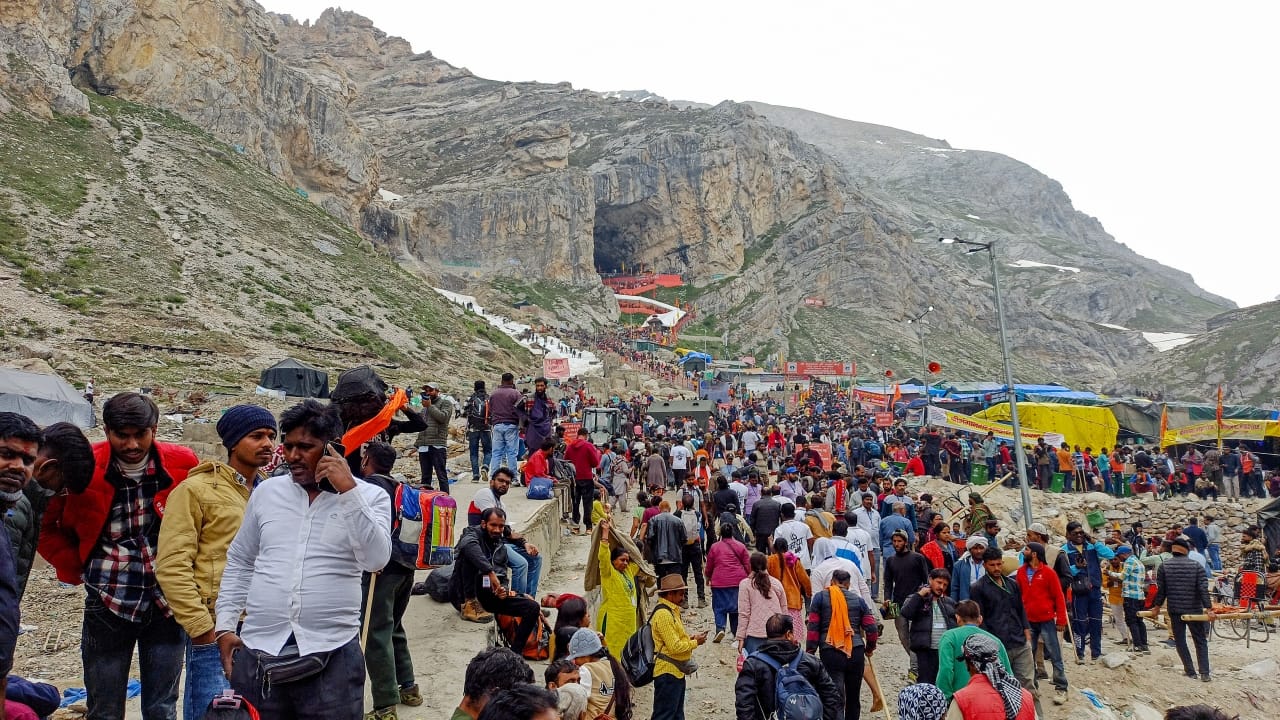 Another batch of pilgrims leaves for Amarnath yatra shrine jammu kashmir
