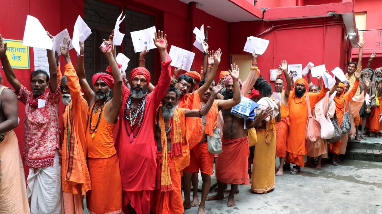 Another batch of pilgrims leaves for Amarnath yatra shrine jammu kashmir