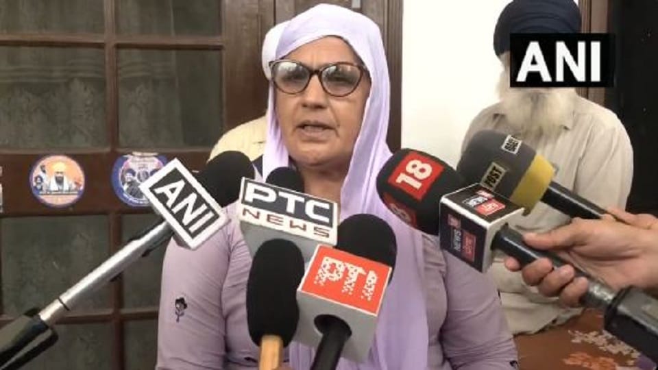 Govt scared to Amritpal singh but 4.5 lakh people who gave vote to him never scared say Mother Balwinder Kaur