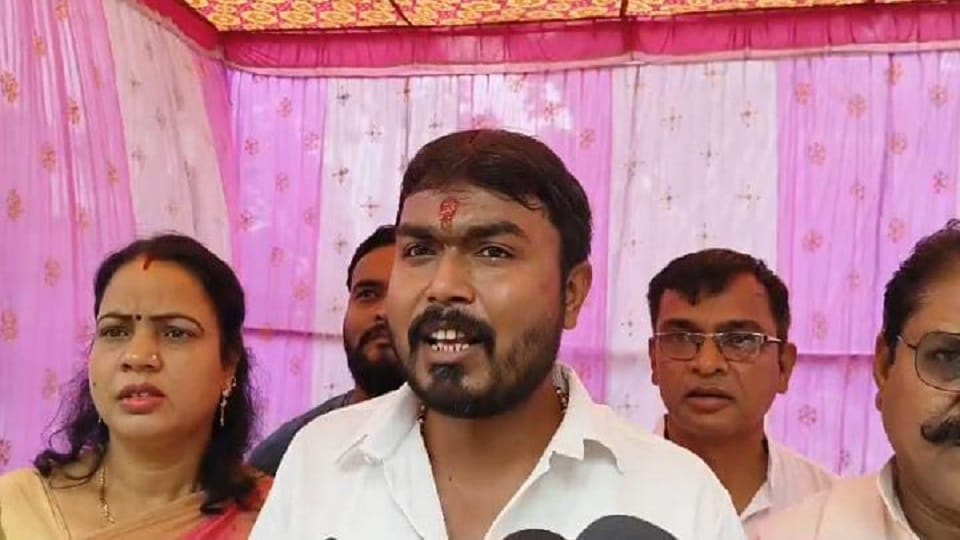 Principal of DAV Public School accused of indecency councilor Anoop Yadav sits on dharna in Korba