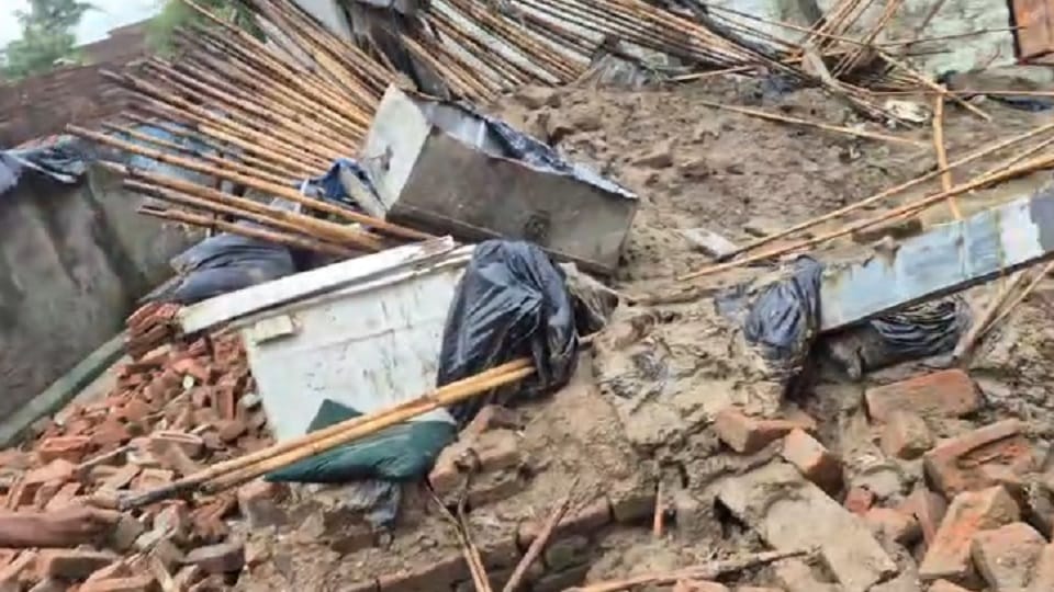 UP: Heavy rain in Moradabad... Roof of house collapsed in Bilari, brother and sister died