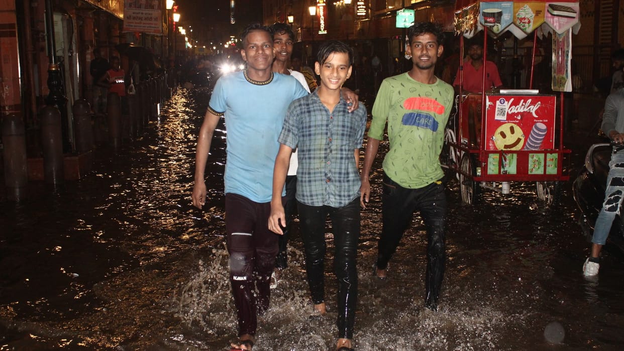 UP Weather Rainfall from city village minimum temperature dropped farmers faces lit up