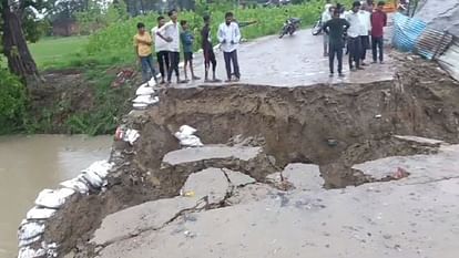 temporary bridge broke down due to rain in Bareilly