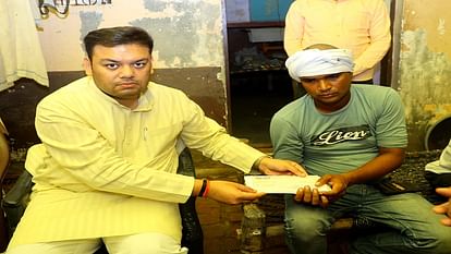 Gave checks of Rs 2 lakh each to the deceased dependents