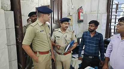 Muzaffarpur News: डीएम के जनता दरबार में शख्स ने पेट्रोल छिड़ककर खुद को लगाई आग, जमीनी विवाद को लेकर था परेशान Muzaffarpur News: In the public court of DM, a man set himself on fire by sprinkling petrol