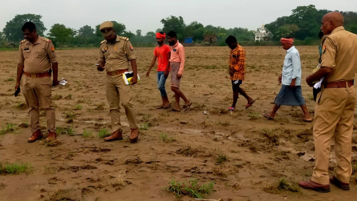 dead Body young man found field in Ballia suspected murdered beating injury marks on head