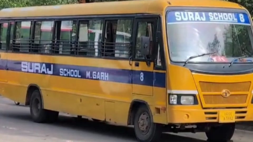 School bus rear tire came out in Mahendragarh accident averted