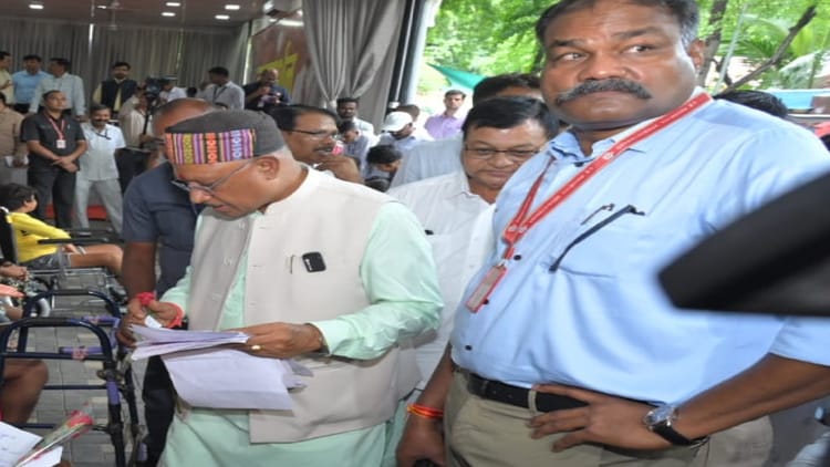 CM Jandarshan: कैंसर से पीड़ित महिला ने लगाई मदद की गुहार, अब मुख्यमंत्री विशेष स्वास्थ्य योजना से होगा इलाज