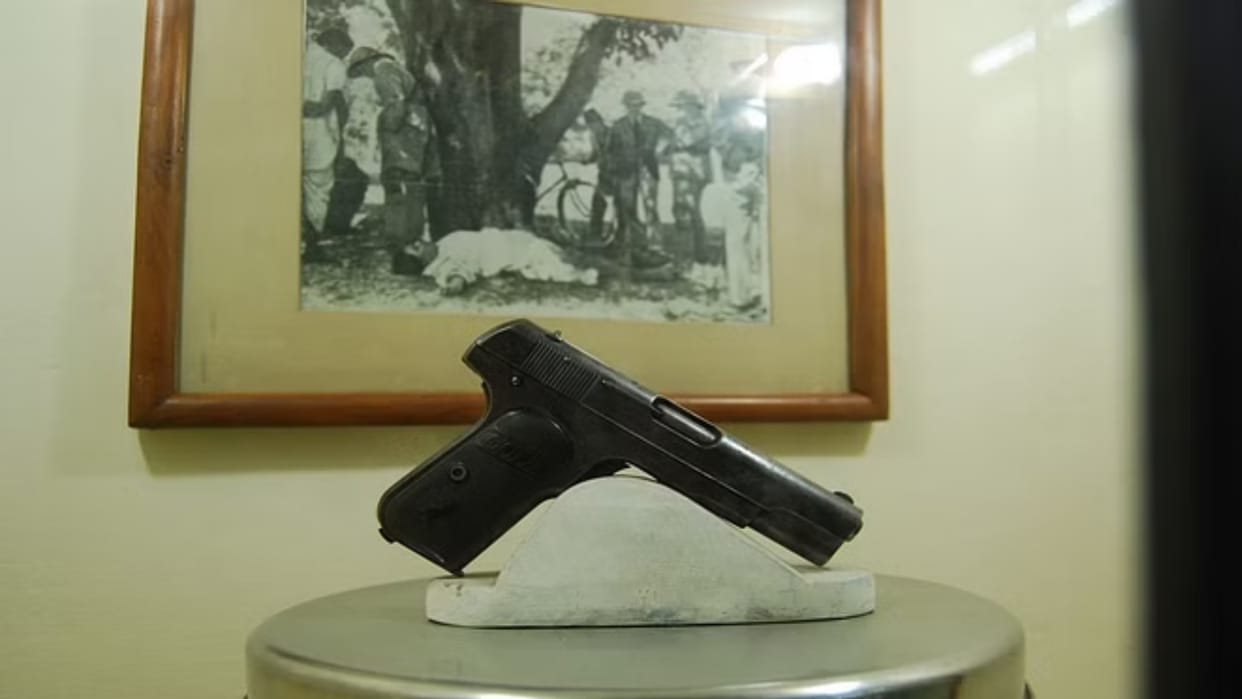 Azad Colt pistol will be under 24-hour security cover of AK-47, 10 CISF soldiers will be deployed.