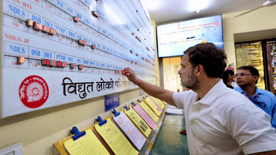 Rahul Gandhi met loco pilots at New Delhi Railway Station