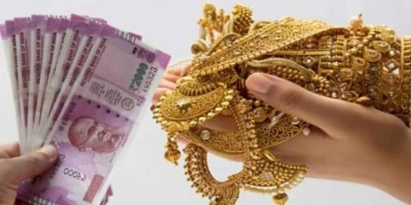 Took jewelry worth 26 lakhs and handed a bag of money, notes on top and bottom and bundle of paper in middle