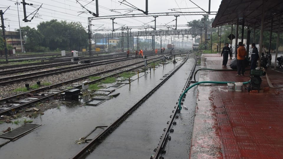 Railways: AC coaches reduced Sadbhavna and Suheldev Express, additional general bogies will be installed