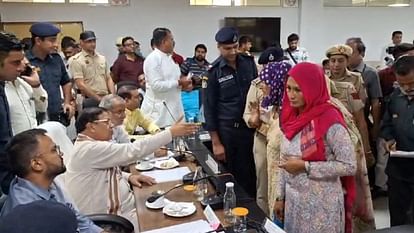 Kaithal: अधिकारियों के बैठक में नहीं पहुंचने पर भड़के डॉ. कमल गुप्ता, कहा- कैबिनेट मंत्री आए हैं, बोल दो... Dr. Kamal Gupta got angry when officers did not reach meeting in Kaithal, said- Cabinet Minister has come