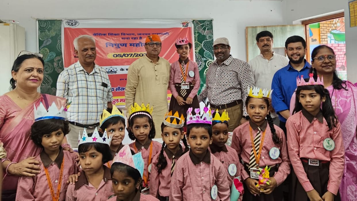 Nipun Mahotsav One has to be capable of doing every task message given to children in varanasi