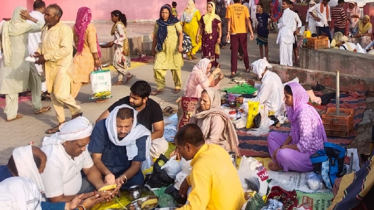 Thousands of devotees performed Pind Daan on Ashadh Amavasya, took dip in holy Pandu Pindara Sarovar of Jind