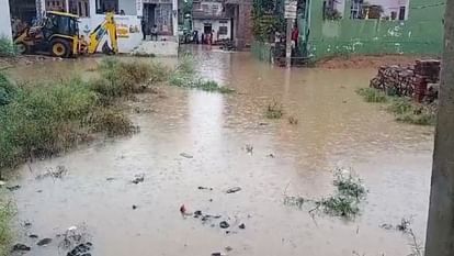 Karauli News: तेज बारिश से शहर हुआ अस्त-व्यस्त, निचले इलाकों और कॉलोनियों में जल भराव ने खोली प्रशासन की पोल Karauli News: City disrupted due to heavy rains, waterlogging in low lying areas exposed the administration