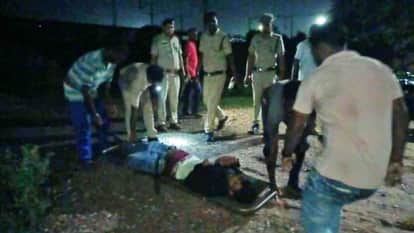 रेलवे ट्रैक किनारे से दोनों को ले जाया गया अस्पताल।