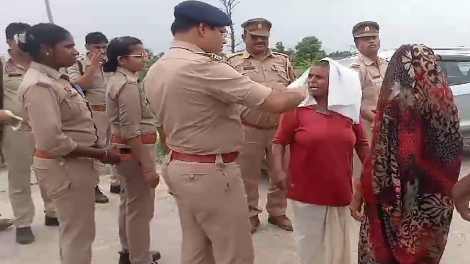 devotee clashed with police for Saakar Hari After Hathras incident said Don't call him Baba call him Parmatma