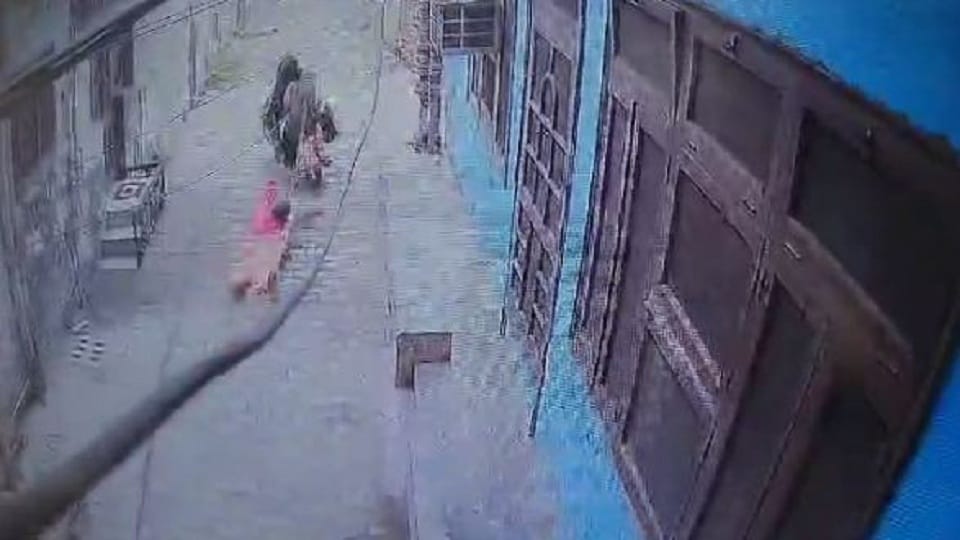 two accused dragged girl from bike and snatch bag from her in Firozpur