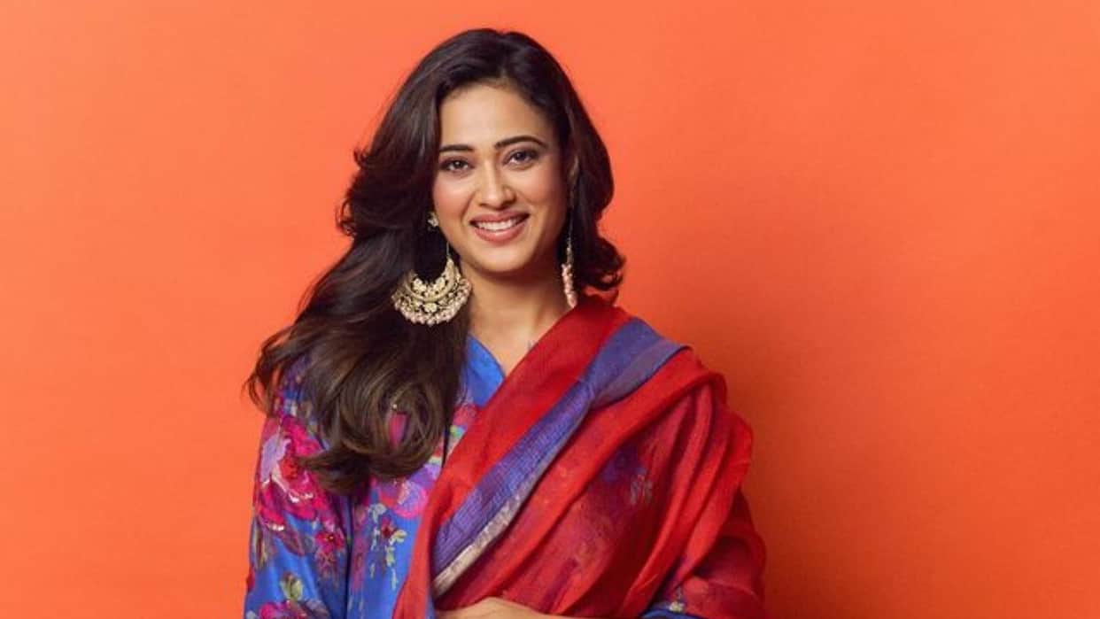Shweta Tiwari gave a reasoning to why TV actors sleep with heavy makeup along with her views