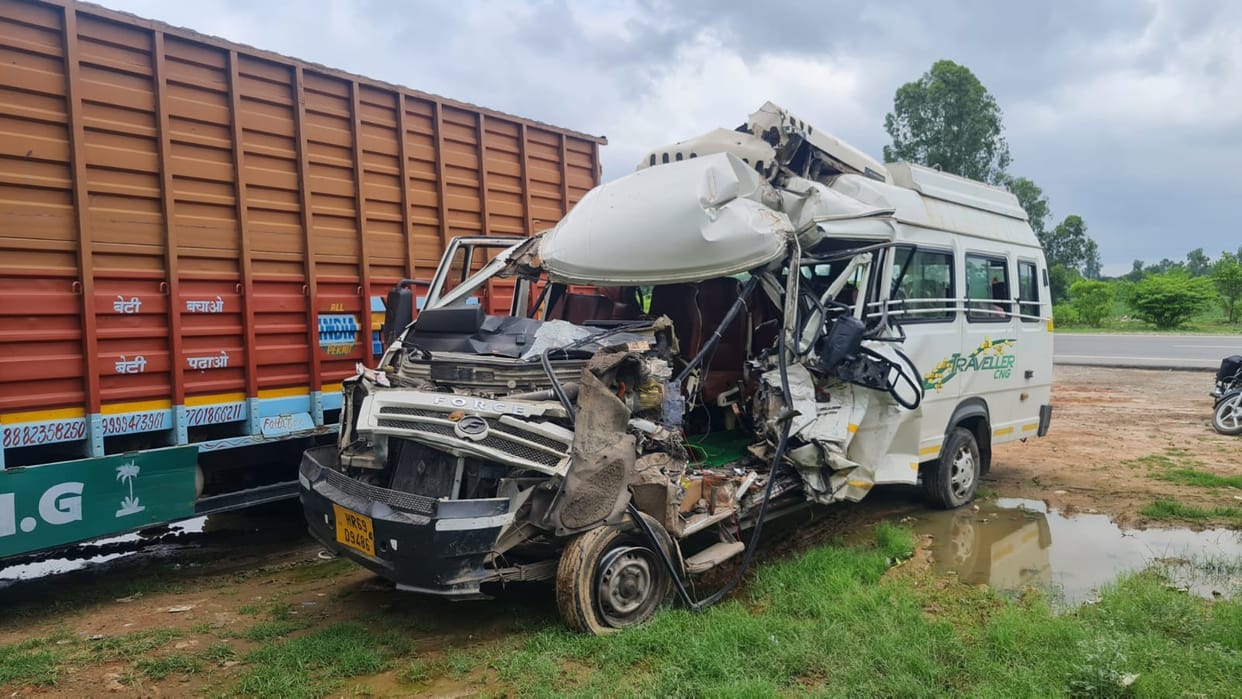 Accident in Muzaffarnagar: Traveller collides with truck, two dead, 12 injured