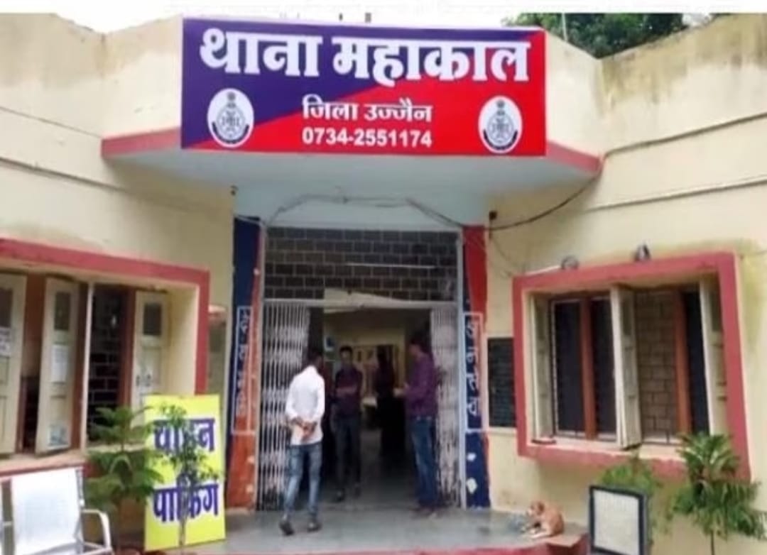 Ujjain: After not being selected in the interview, a girl from Delhi jumped into Shipra