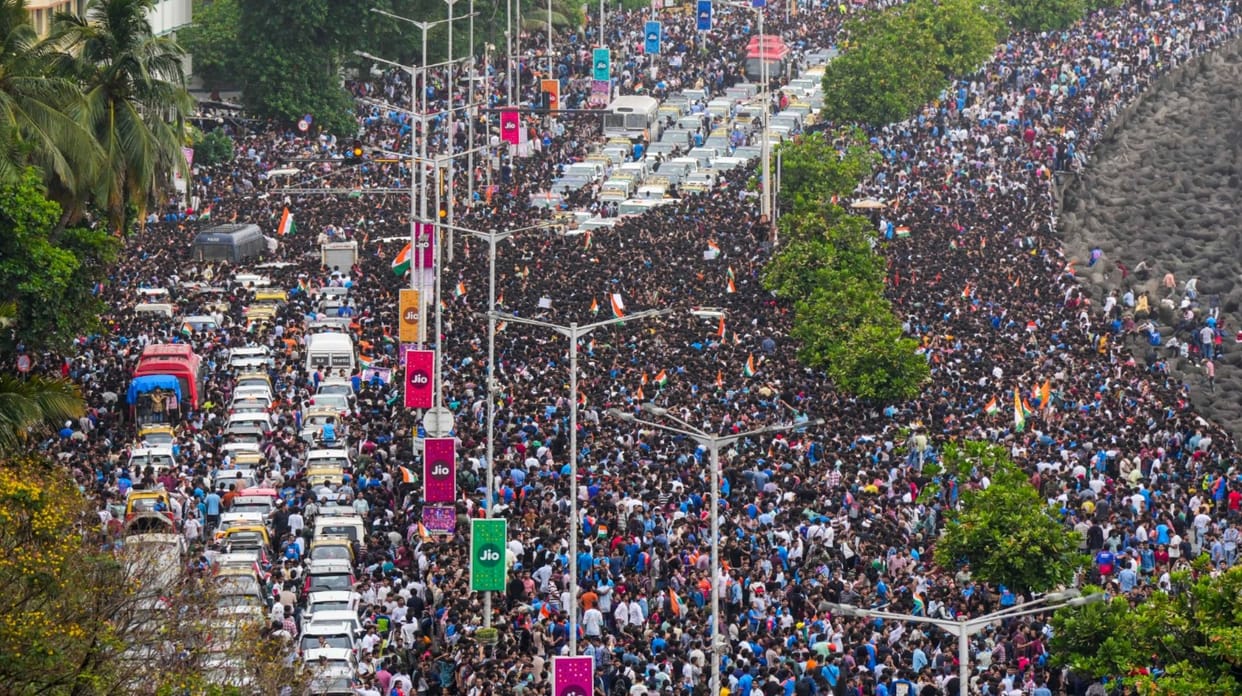 Supporters Faint, Many Injured In Huge Rush At Team India's Victory Parade news in hindi