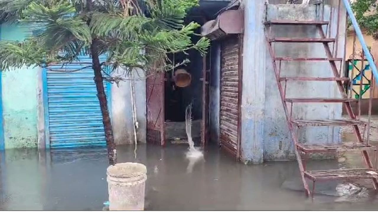 People facing waterlogging problems due to heavy rains in Bareilly