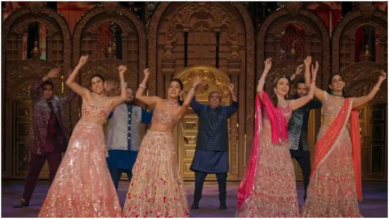 Mukesh Ambani and Nita Ambani Dance to Deewangi Deewangi With Family at Anant Ambani Radhika Merchant Sangeet