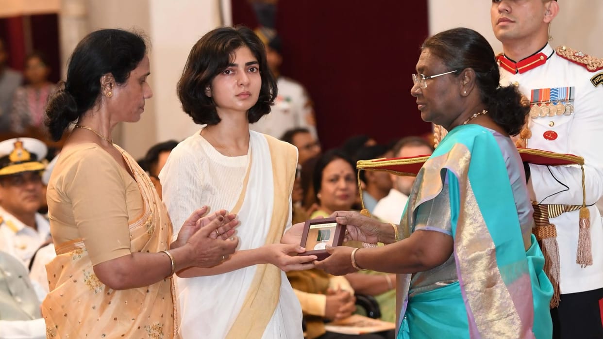 'He Told Me He Won't Die Ordinary Death': Captain Angshuman Singh's Wife Smriti