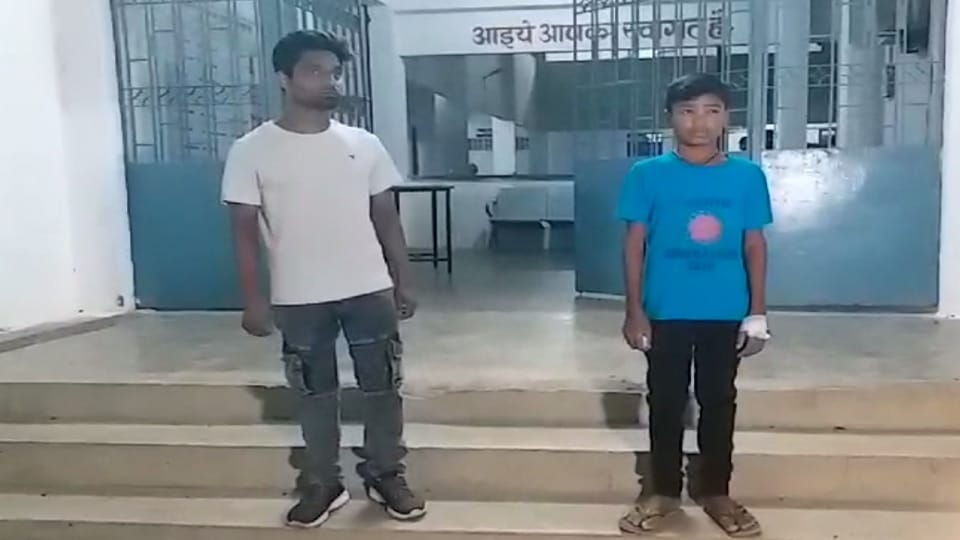 छात्र को मधुमक्खियों ने काटा