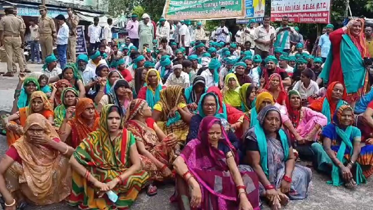 Farmers protest against land acquisition in Lakhimpur