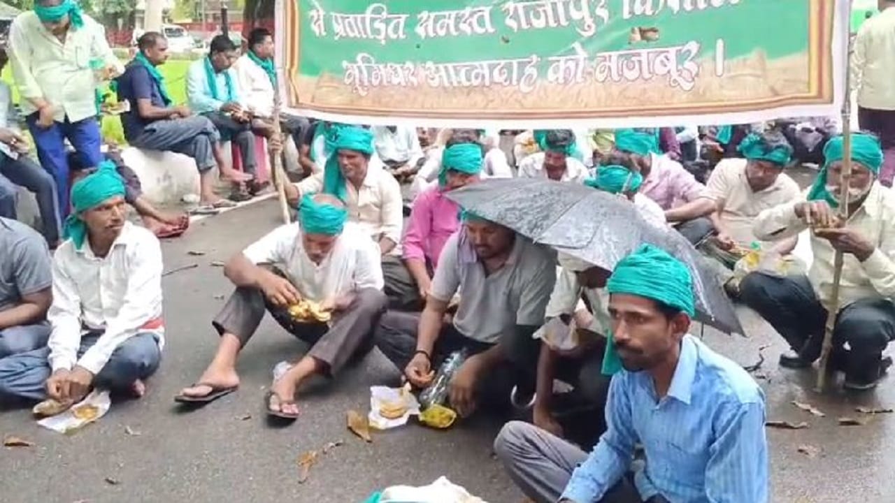Farmers protest against land acquisition in Lakhimpur
