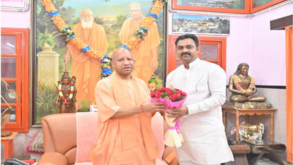Union Ministers of State Pankaj Chaudhary and Kamlesh Paswan met CM Yogi at Gorakhnath Temple