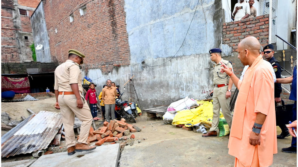 During the review of the construction works underway in Gorakhpur, CM Yogi assured the needy Manju of a roof