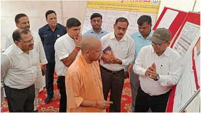 नाले को कवर्ड कर फुटपाथ की तरह बनाएं, गोरखपुर में सीएम योगी ने अधिकारियों को दिए निर्देश