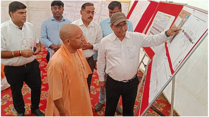 Gorakhpur News: सीएम योगी का निर्देश, तय करें कि जलजमाव न हो- नाले को कवर्ड कर फुटपाथ की तरह बनाएं; तस्वीरें CM Yogi reviewed development work going on in Gorakhpur, went on spot and inspected and gave instructions