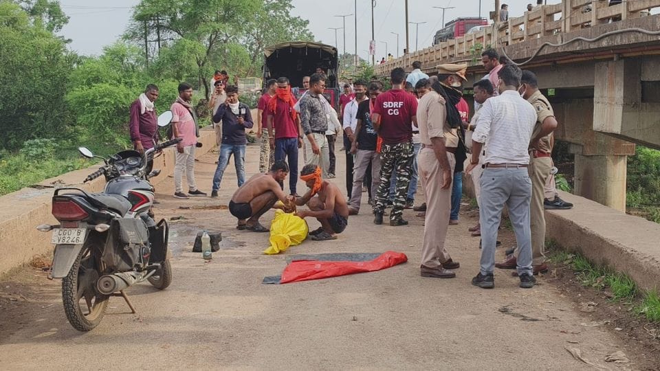 Five people together killed young man due to dispute over drinking alcohol in durg