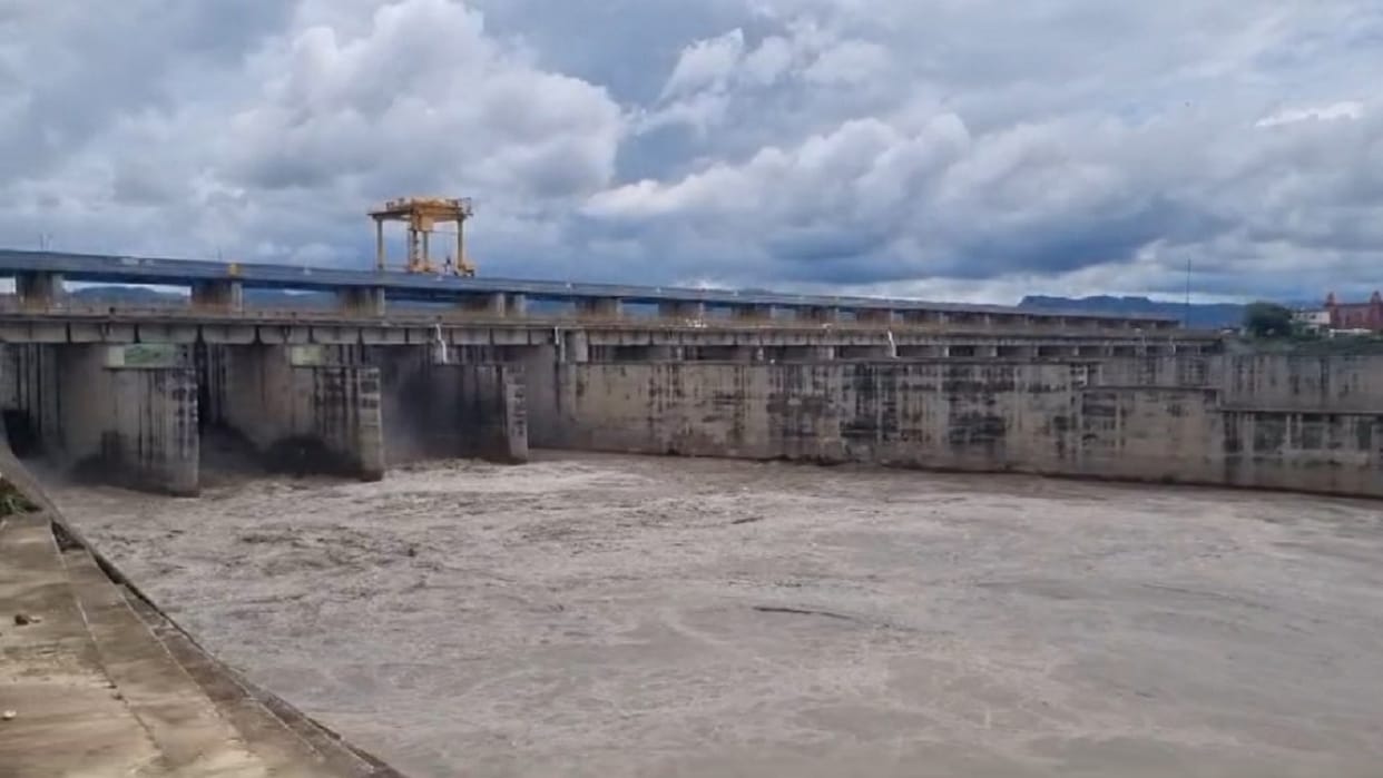 Yamuna river water diverted towards Delhi from Hathnikund Barrage, low lying areas alerted water level rises