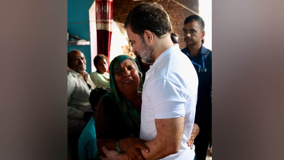 Hathras Stampede Rahul Gandhi Met Relatives of Died People Grandmother and Granddaughter Expressed Pain of De