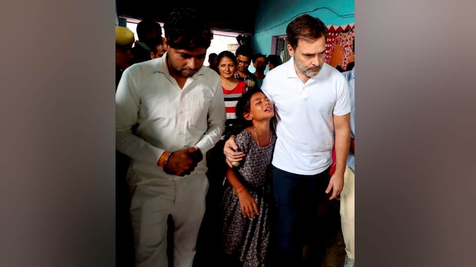 Hathras Stampede Rahul Gandhi Met Relatives of Died People Grandmother and Granddaughter Expressed Pain of De