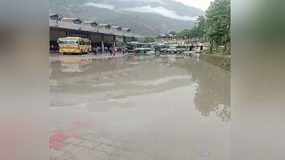 Himachal Weather: many roads and power transformers shut down due to heavy rains, a rock fell on a moving bus