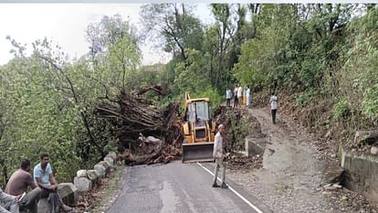 Himachal Weather: many roads and power transformers shut down due to heavy rains, a rock fell on a moving bus