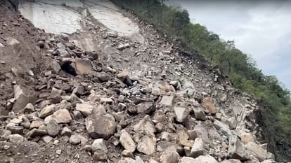 Himachal Weather: many roads and power transformers shut down due to heavy rains, a rock fell on a moving bus